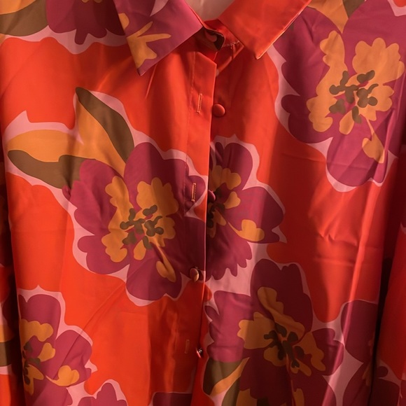 Jane Chic Designs Plus Size Sublimation Blouse - Picture 4 of 6
